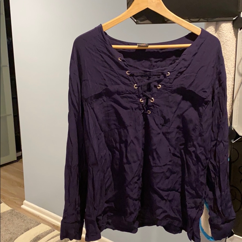 Women’s blouse with gold detail